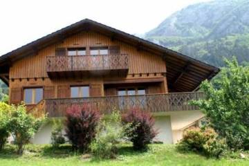 Gîte pour 8 personnes, avec jardin à Mieussy