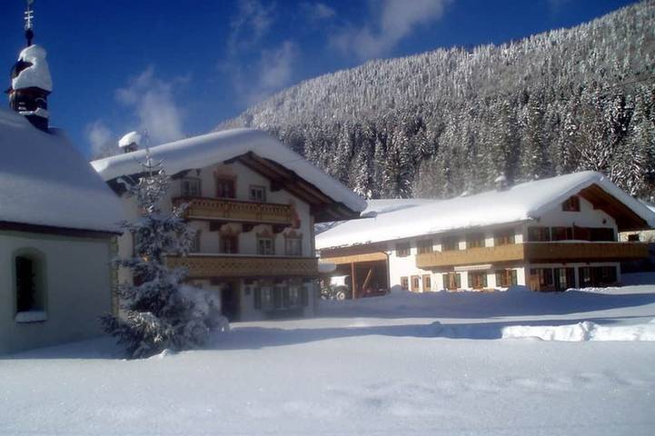 Apartamento inteiro, Recém-construído apartamento confortável com área de bem-estar in Jachenau, Lago Walchensee