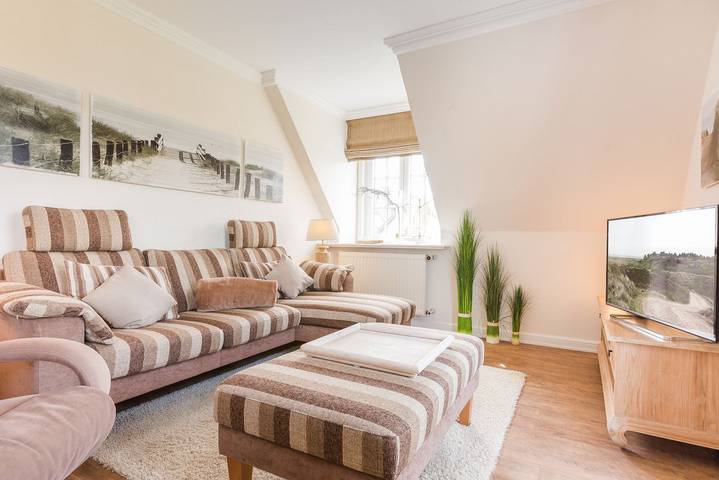 Ganze Wohnung, Unmittelbar am Strand gelegenes, sehr großzügiges 3-Raum-Appartement im Og&Dg. in Wenningstedt, Sylt