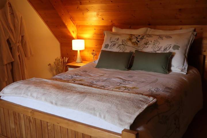Gîte pour 2 personnes, avec Jacuzzi et Terrasse ainsi que Jardin et Vue dans Landisacq - 2