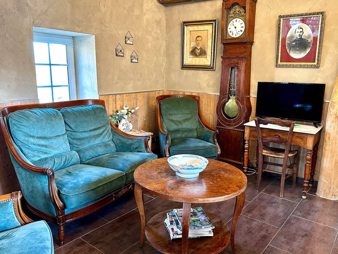 Magnanerie rénovée sur domaine arboré de 20 000 m² in Charmes-sur-Rhône, Privas