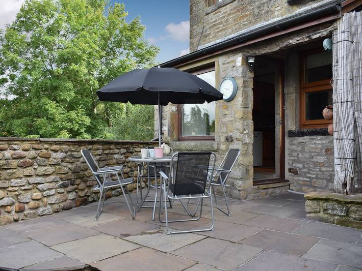 Log cabin for 6 people, with garden in Yorkshire Dales National Park