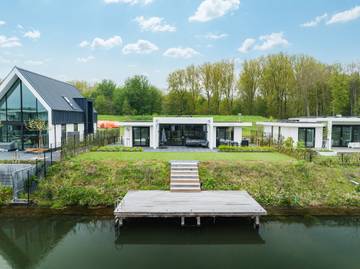 Bungalow für 8 Personen, mit Garten und Terrasse sowie Seeblick am Veluwemeer