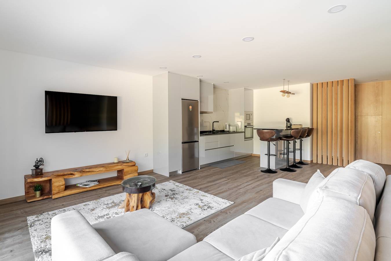 Casa de Vacaciones 'Serração T1' con Vista al Lago, Wi-Fi y Aire Acondicionado in Rio Caldo, Distrito de Braga