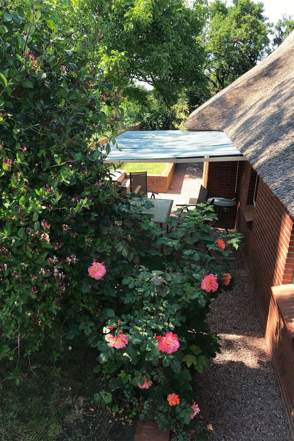 Gemütliches Reetdachhaus in Schleswig-Holstein in Neuendorf-Sachsenbande, Kreis Steinburg