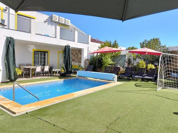 Gîte pour 3 personnes, avec vue ainsi que piscine et jardin dans Almodôvar