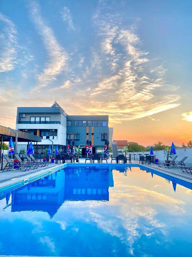 Hôtel pour 4 personnes, avec piscine ainsi que vue et jardin dans Prilep - 2
