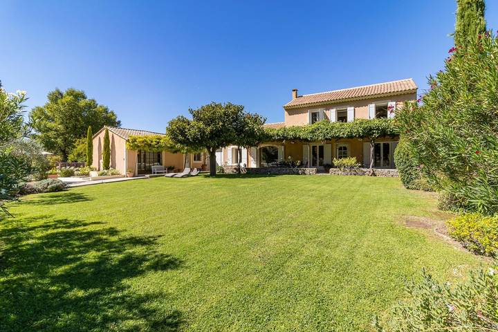Chalet para 10 personas, con jardín y piscina - 1