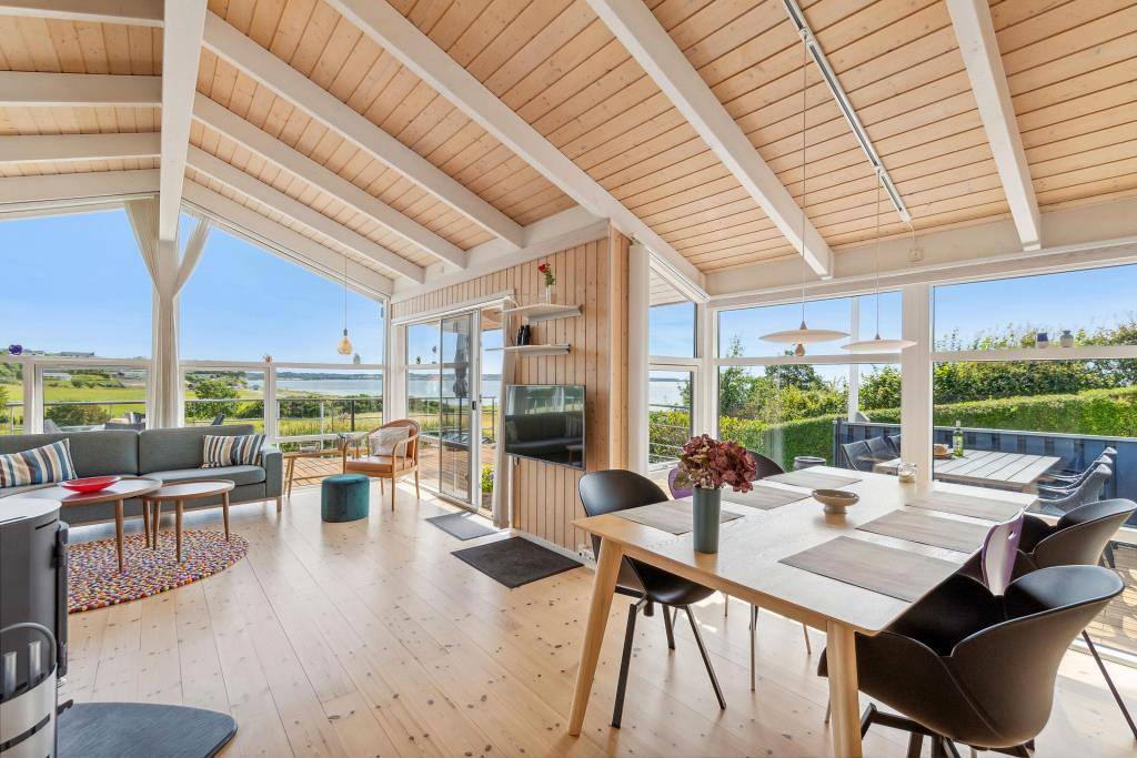 Exklusives und gepflegtes Ferienhaus mit beeindruckendem Panoramablick, Spa, Sauna und schöner Terrasse – nahe dem kinderfreundlichen Strand von Handrup und den malerischen Mols-Bergen. in Ebeltoft, Süddjursland