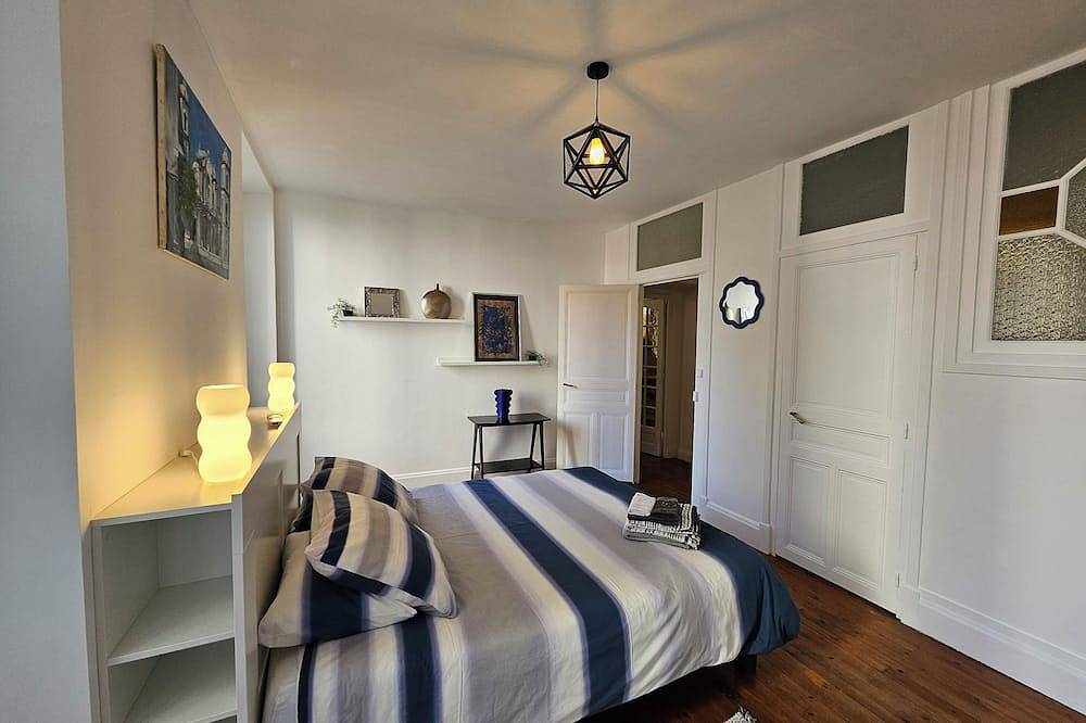 Entire apartment, 60m2 apartment, 2 nd floor elevator, 2 rooms, ideal for 2 to 4 people in Vichy, Vichy region