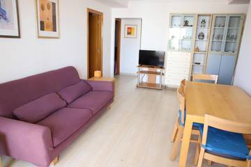 Gîte pour 6 personnes, avec vue ainsi que terrasse et piscine à Piles