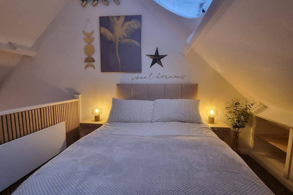 Cosy Moat House Cottage No.3 in Pembroke, Pembrokeshire