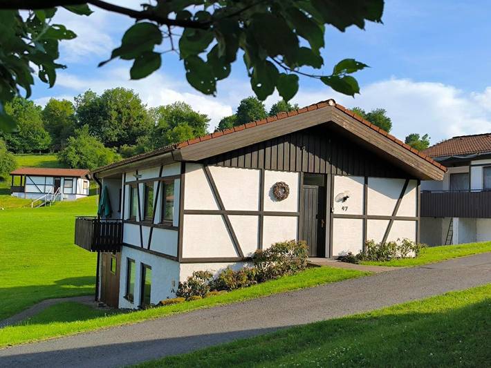 Bungalow für 4 Personen, mit Seeblick und Ausblick sowie Terrasse, mit Haustier an der Rhön