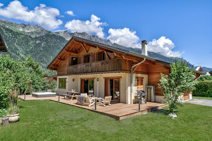 Ferienhaus für 8 Personen, mit Balkon und Whirlpool sowie Garten in Chamonix