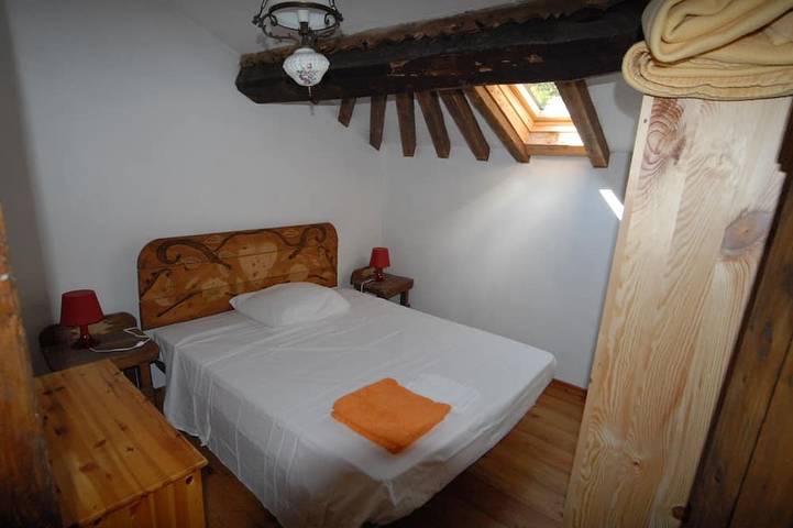 Villa di campagna per 18 persone immersa nella natura con spiaggia privata. WIFI in Mallare, Alpi Liguri