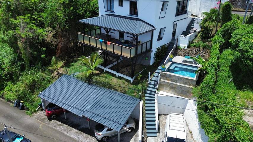 Villa pour 6 personnes, avec piscine ainsi que jardin et vue