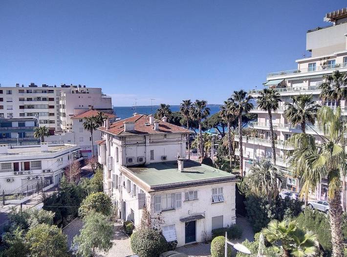 Ferienwohnung für 4 Personen, mit Terrasse und Garten sowie Ausblick in Juan-les-Pins