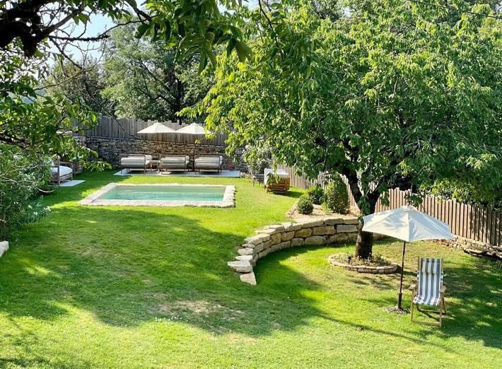 Location de vacances pour 2 personnes, avec jardin ainsi que piscine et vue, animaux acceptés à Saint-Rabier - 2