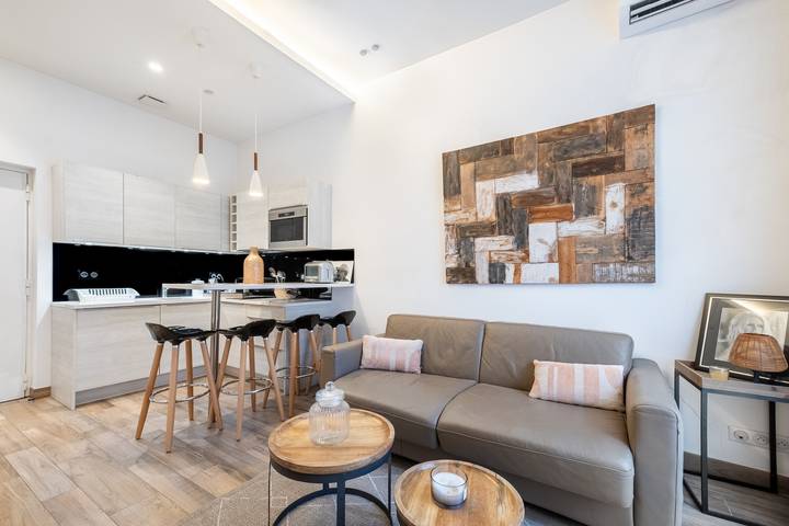 Gîte pour 4 personnes, avec balcon dans Gare De Cannes