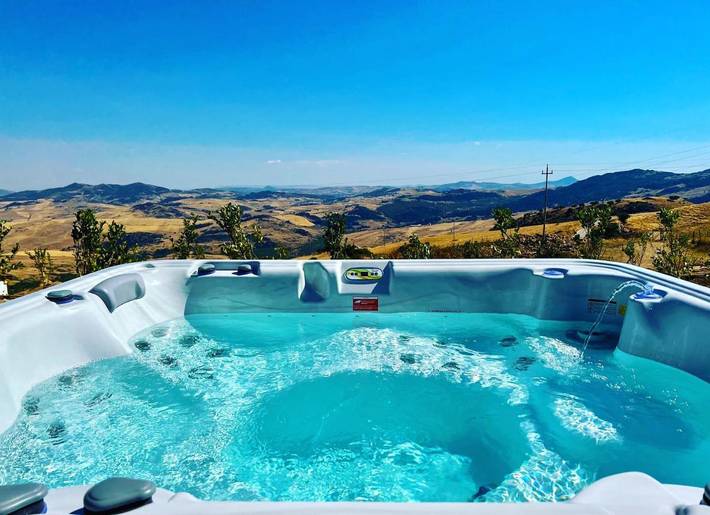 Alloggio in famiglia per 4 persone, con sauna e piscina nonché panorama e giardino, con animali domestici in Sicilia