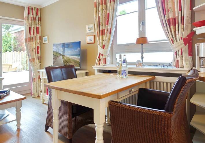 Ganze Wohnung, 2-Raum Appartement mit ca. 45m ² Nutzfläche im Erd- und Untergeschoss. in Nordfriesische Inseln (Schleswig-Holstein) (Schleswig-Holstein), Wenningstedt