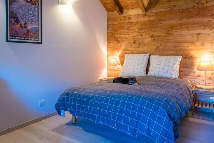 Location de vacances pour 2 personnes, avec terrasse ainsi que jardin et vue à Saint-Martin-de-Queyrières