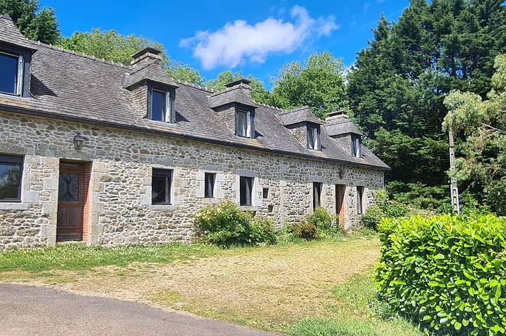 Location de vacances pour 11 personnes, avec Jardin à Maël-Pestivien