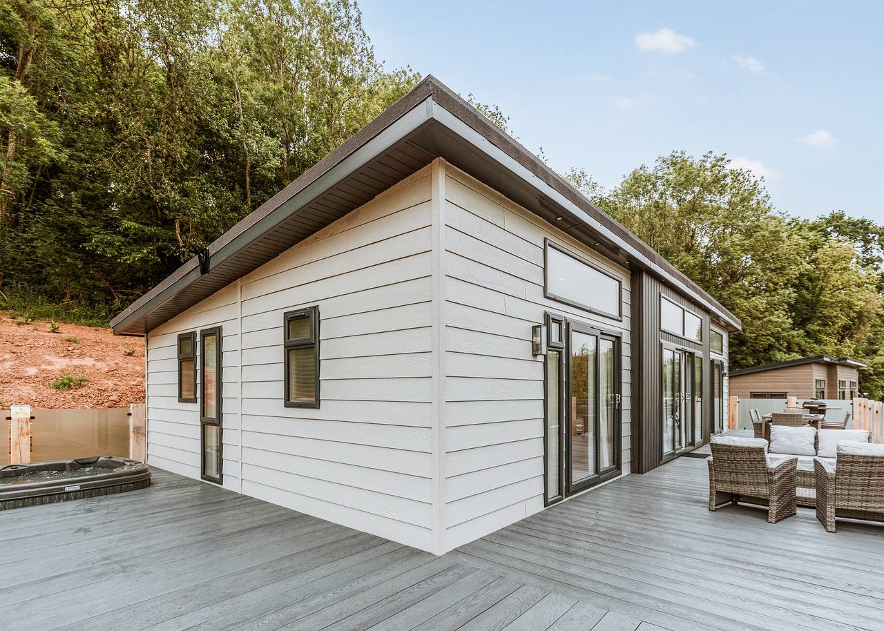 Redwood Lodge Vip Hot Tub in Shropshire