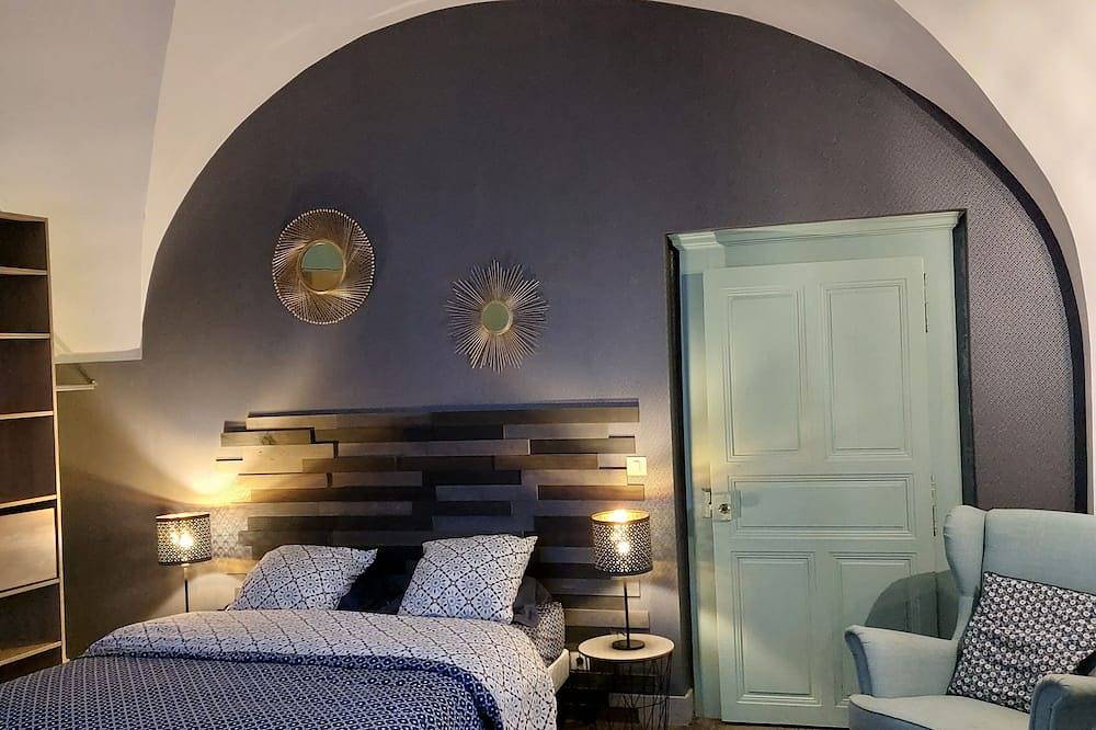 Entire apartment, Spacious Apartment**** Balcony, Terrace, Garden, Parking + Charging Station, Air Conditioning in Montaigu (Jura), Jura