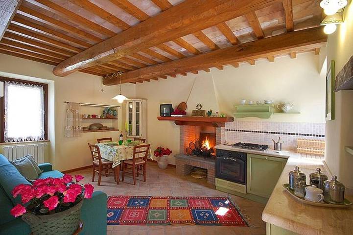 Vacation rental for 4 people, with pool and hot tub in Lazio