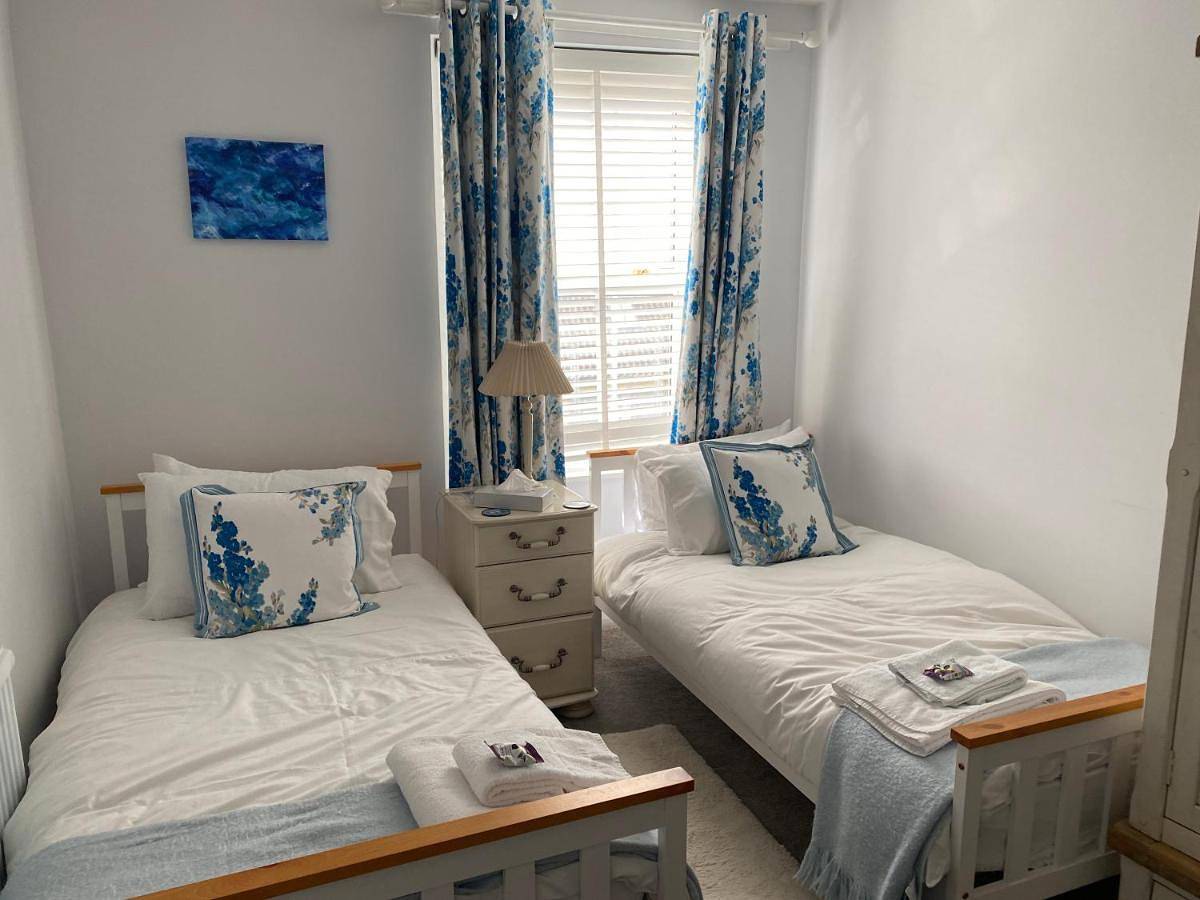 Three-Bedroom House in Glastonbury, Somerset