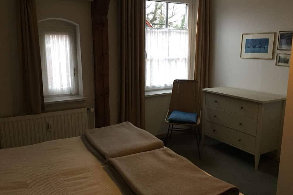 Haus Schaalseeblick mit Bootssteg und Garten in Zarrentin am Schaalsee, Ludwigslust-Parchim