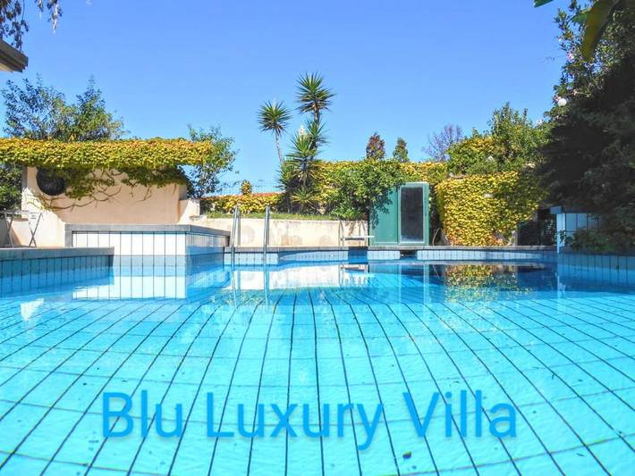 Villa per 12 persone, con Balcone e Idromassaggio nonché Terrazza e Giardino a Costa Saracena