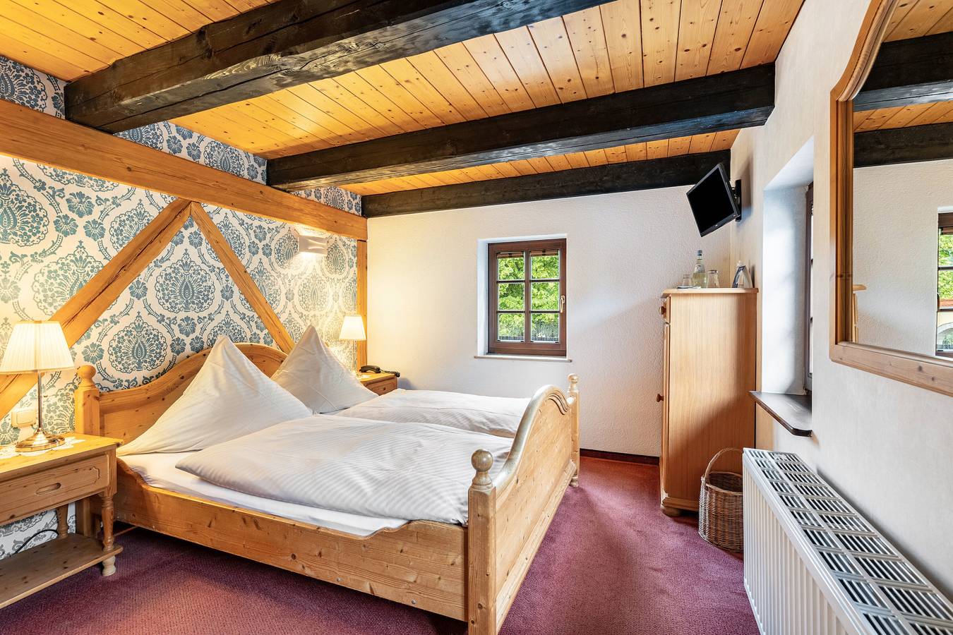 Zimmer 'Doppelzimmer Im Weinrestaurant' mit Gemeinschaftsgarten und Wi-Fi in Coswig, Meißen Region