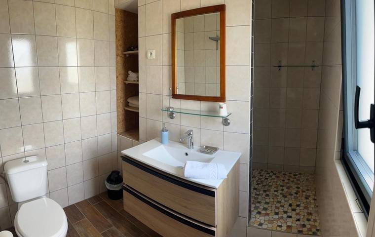 Chambre d’hôte pour 4 personnes, avec balcon et piscine ainsi que jacuzzi et jardin dans l' Aveyron - 4