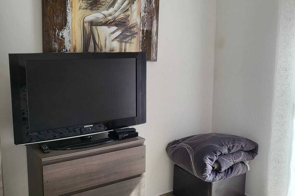Entire apartment, Homerez - Modern Apartment in Lucciana with Terrace in Lucciana, Bastia region
