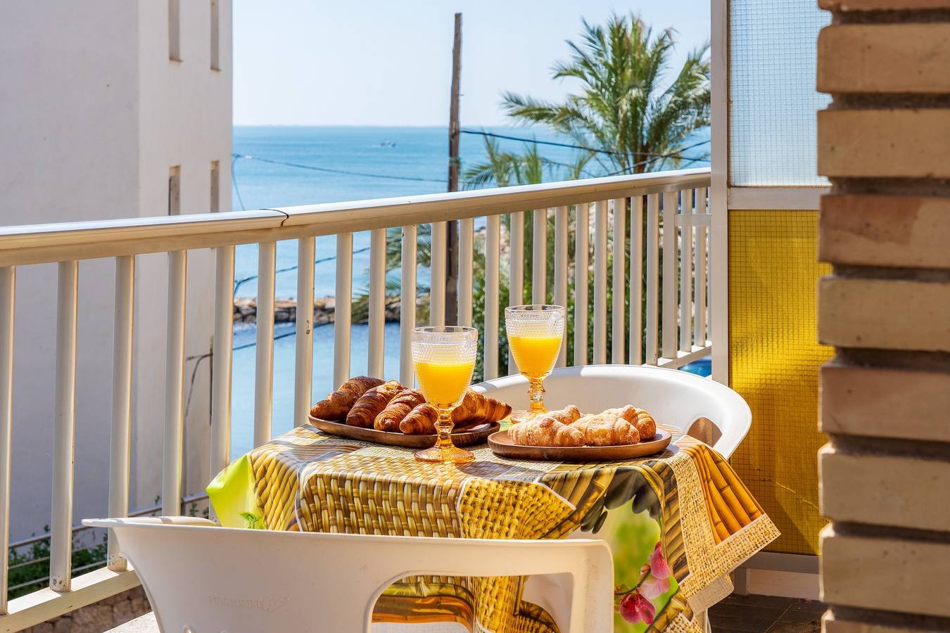 Apartamento entero, Apartamento 'Mar' con Wi-Fi y aire acondicionado in Tierras del Ebro, Costa Dorada