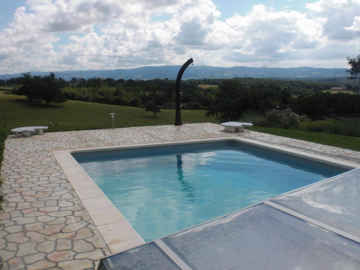 Two-Bedroom Suite in Chenay-le-Châtel, Région de Charolles