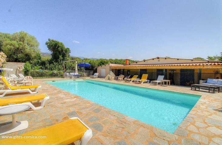 Gîte pour 4 personnes, avec Terrasse et Piscine à Pianottoli-Caldarello - 3