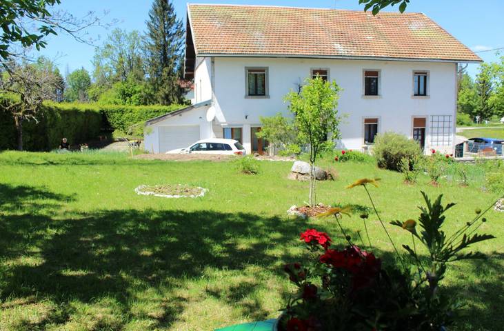 Gîte pour 14 personnes, avec jardin et terrasse