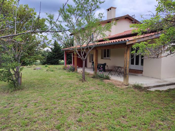 Gîte pour 6 personnes, avec terrasse et jardin