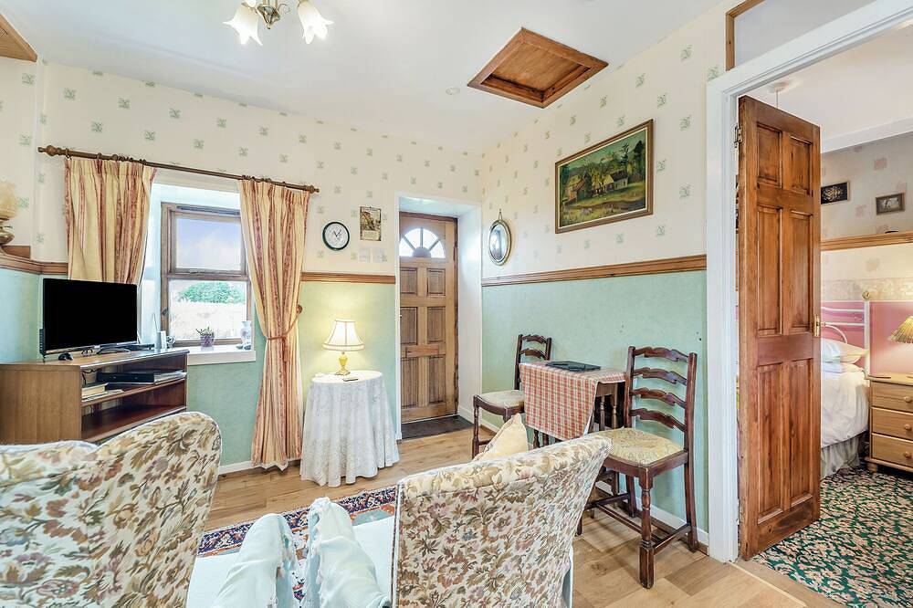 A tiny, traditional cottage tucked away on the Ross of Mull, close to the sea. in Argyll & Bute