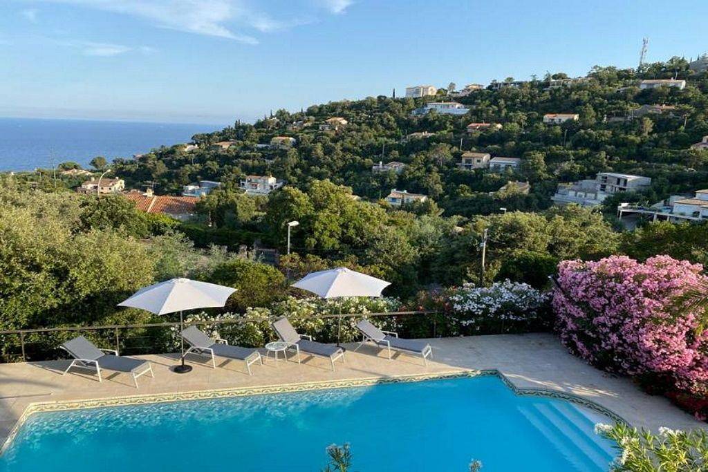 Holiday home for 8 persons with multiple terraces and sea view in Les Issambres in Roquebrune-sur-Argens, Costa mediterránea (Francia)