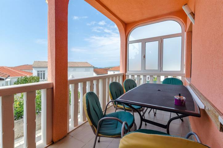 Ferienwohnung für 4 Personen, mit Balkon und Pool in Rogoznica