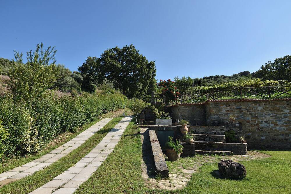 Farmhouse with infinity pool. Ideal for groups. in Perdifumo, Cilento Coast