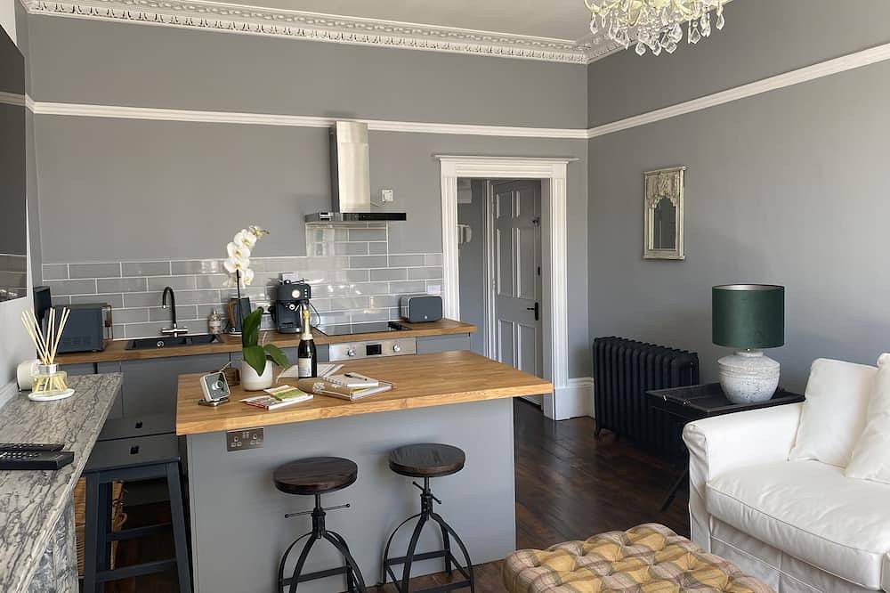 New Listing - Chic Apt in Central Cheltenham Free Permit Parking in Cheltenham, Gloucestershire