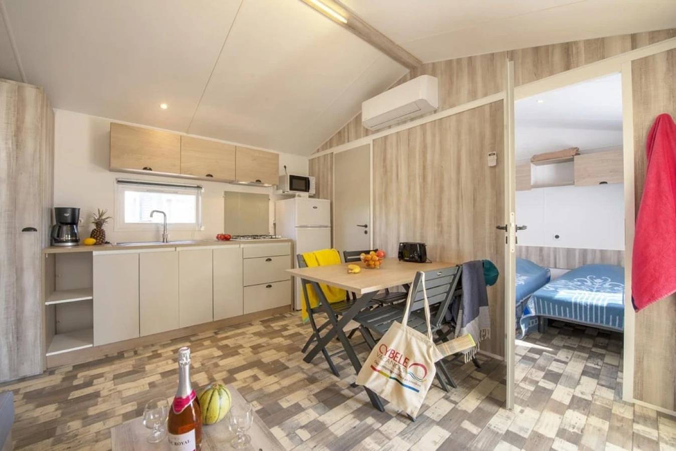 Zecamping 5* locatif Tv Bbq clim 32m2 in Brem-sur-Mer, Vallée de la Loire