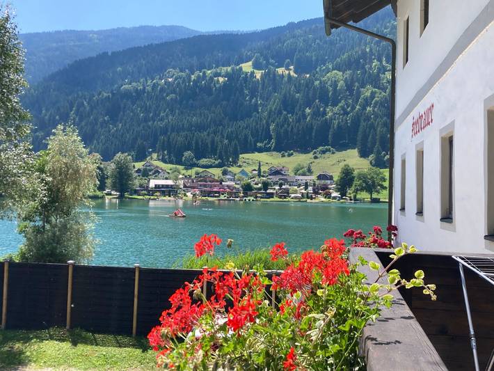 Ferienwohnung für 6 Personen, mit Balkon und Seeblick in Feld am See