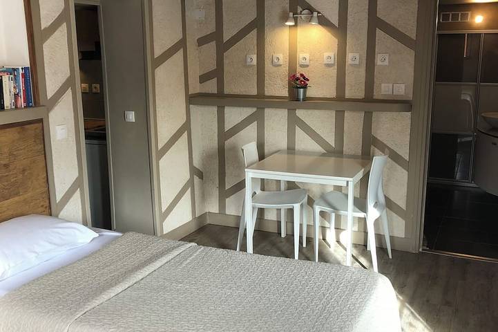 Entire apartment, Large 22 m2 ground-floor studio, 5-minute walk from Igr/Paul Brousse line 14 in Villejuif, Val-de-Marne
