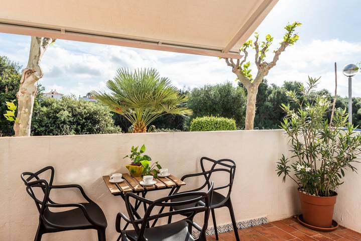 Gîte pour 4 personnes, avec terrasse ainsi que jardin et piscine à Cala en Blanes - 2